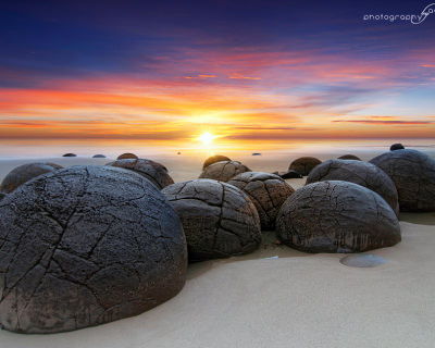 Moeraki Boulders – the Round Spheres on the Beach in New Zealand