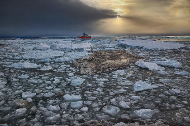 خارج از این تجربه جهانی در McMurdo صدا، قطب جنوب
