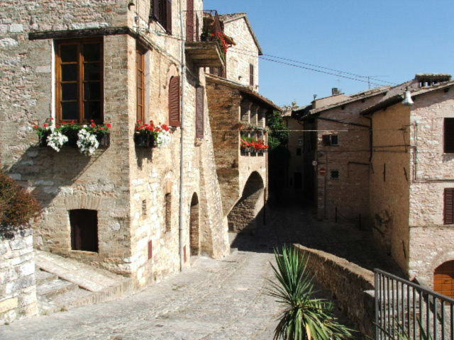 Streets of Spello – the Most Exciting Hike in Ancient Town, Italy