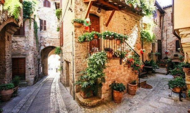 Streets of Spello – the Most Exciting Hike in Ancient Town, Italy