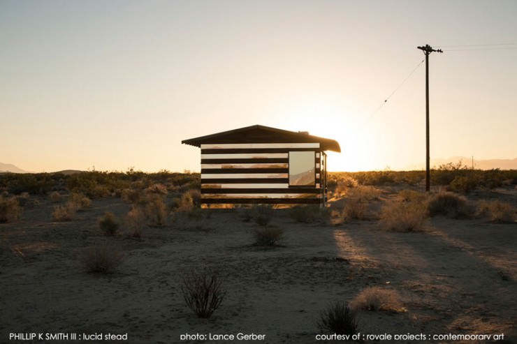 Lucid Stead – a Stunning Mirror House in the Desert, California, USA