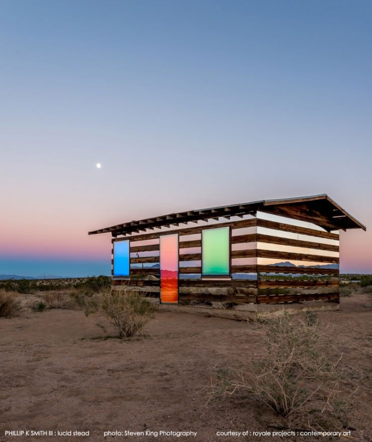 Lucid Stead – a Stunning Mirror House in the Desert, California, USA