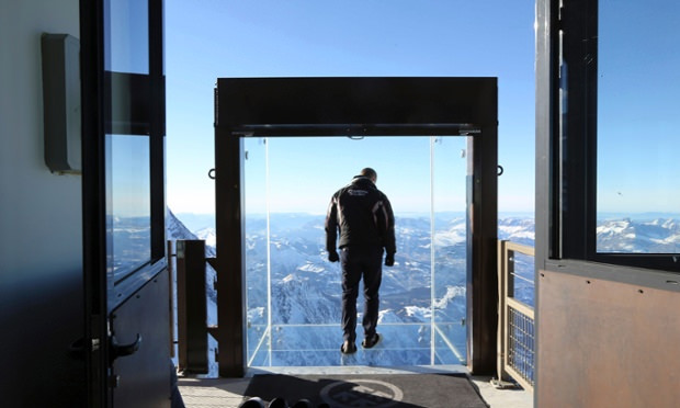 Step Into the Void – a Breathtaking Glass Skywalk in the Alps, France