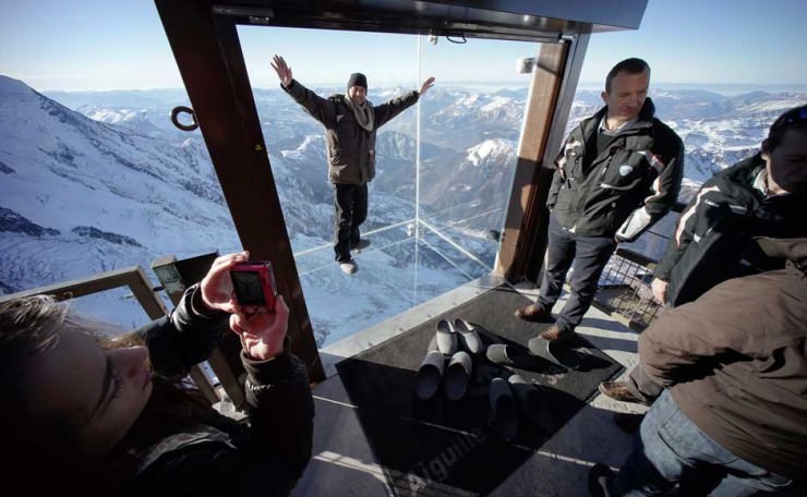 Step Into the Void – a Breathtaking Glass Skywalk in the Alps, France