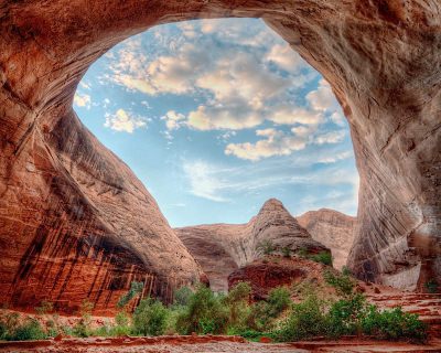 Beautiful Ancloves and Rocky Bridges in Coyote Gulch, Utah, USA