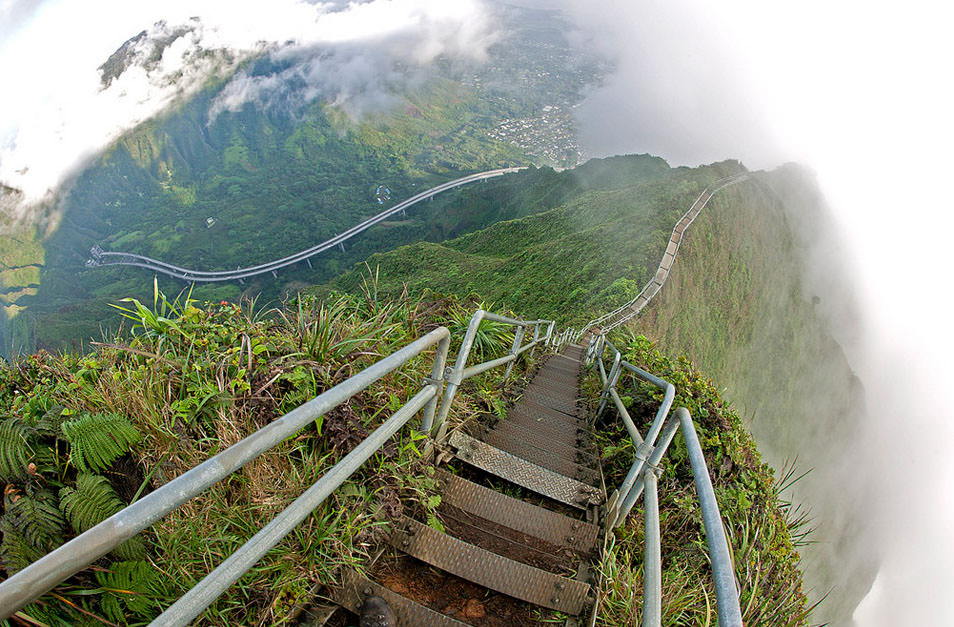 The Stairway To Heaven A Forbidden Attraction In Hawaii Places To See In Your Lifetime