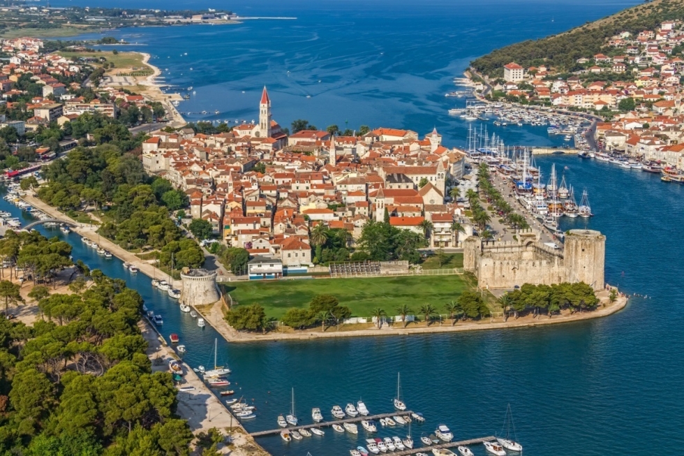 Top 10 Vibrant Island Cities