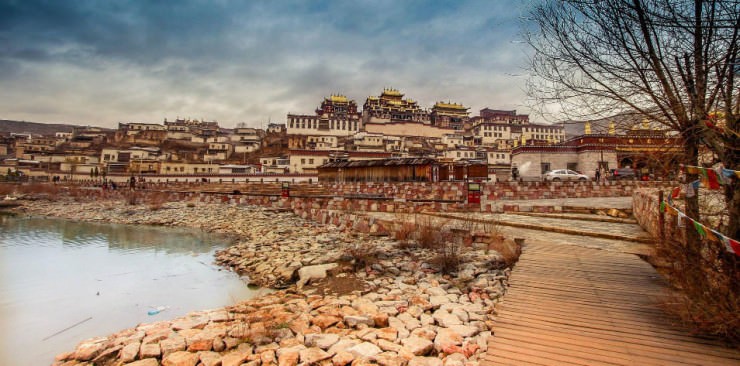 Top Ancient Towns-Songzanlin-Photo by Rungthum Lee