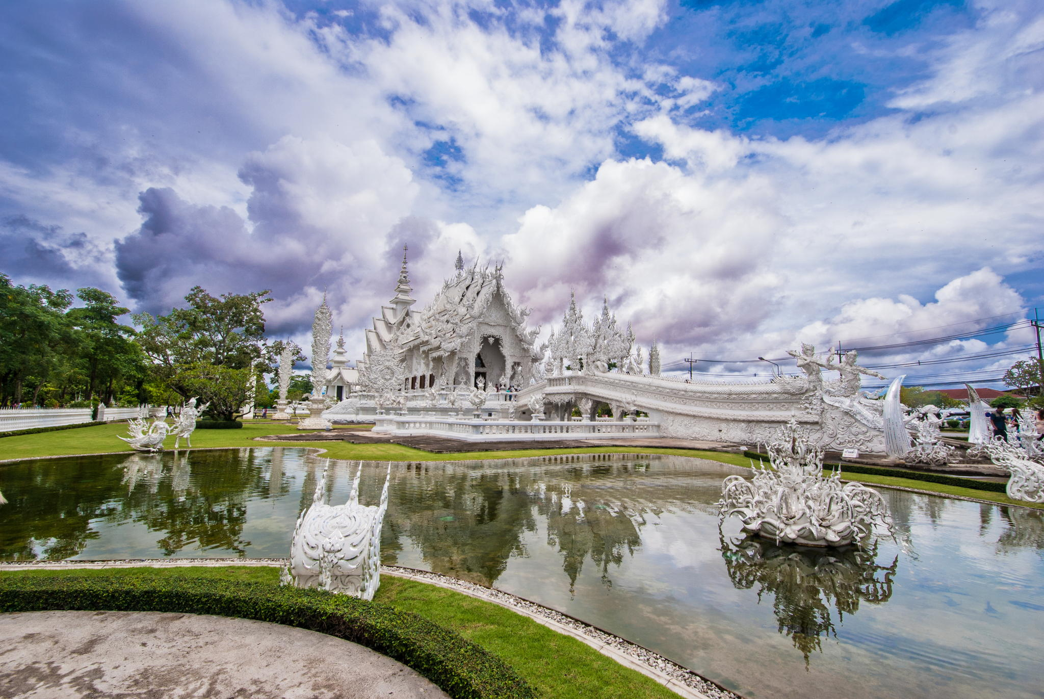 Wat Rong Khun by Cesar Asensio
