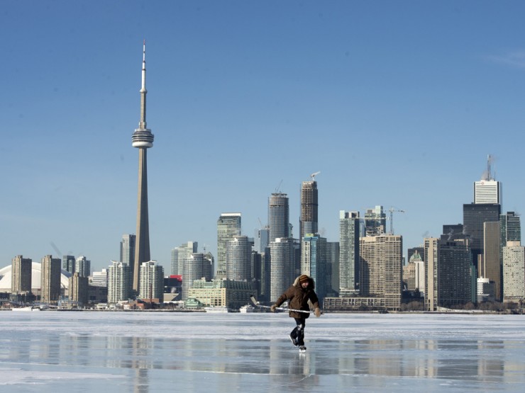 TORONTO, ONTARIO: January 3, 2014-- ISLAND SKATE -- Tyler Hnatuk skates the frozen Toronto Harbor just off Algonquin Island with the city of Toronto in the background, Friday January 3, 2014. [Peter J. Thompson/National Post] [For Toronto story by Peter Kuitenbrower/Toronto] //NATIONAL POST STAFF PHOTO