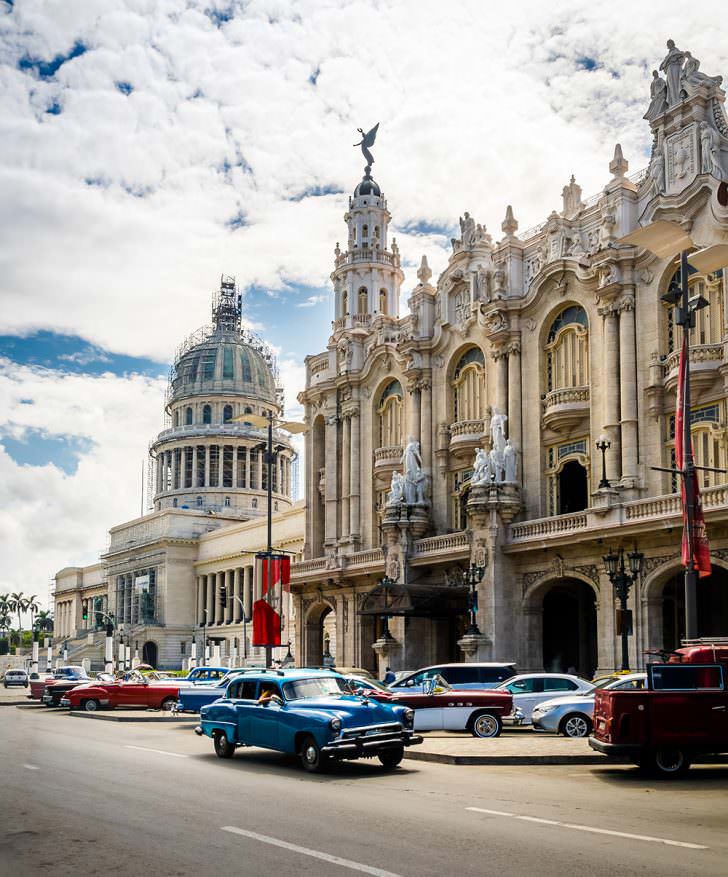 Great Theater (Gran Teatro) and El Capitolio.