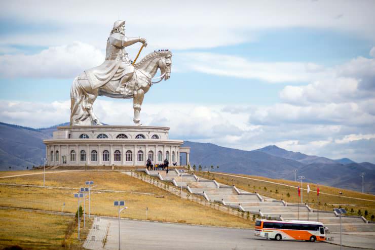 بزرگترین مجسمه جهان چنگیز خان، مغولستان