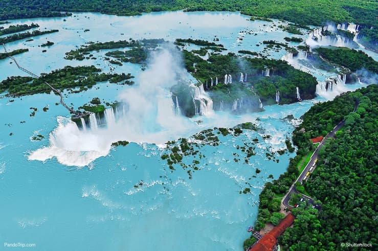 Vue de drone des chutes d'Iguazu. Frontière du Brésil et de l'Argentine