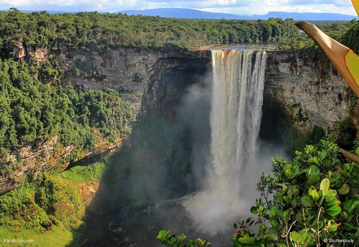 Cataratas Kaieteur, una cascada en el río Potaro en el territorio central de Essequibo, Guyana, América del Sur