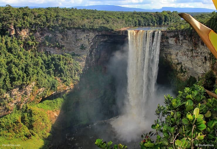 Chutes Kaieteur, une chute d'eau sur la rivière Potaro dans le centre du territoire d'Essequibo, en Guyane, en Amérique du Sud