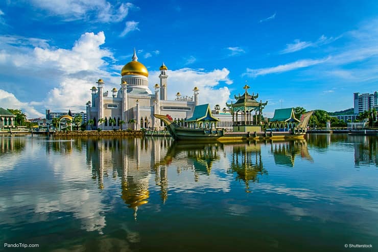 Sultan Omar Ali Saifuddien Mosque in Brunei