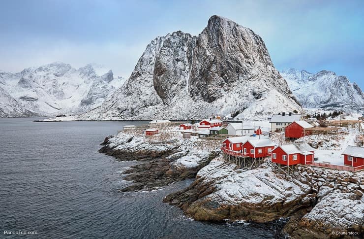  Hamnoyn kalastajakylä Lofoottien saarilla, Norja