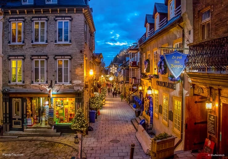 Rue du Petit-Champlain at night