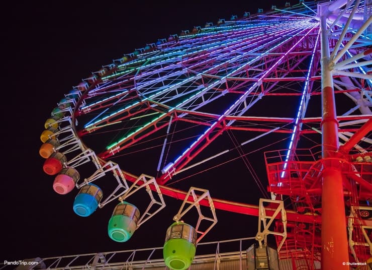 Palette Town Ferris Wheel at night. Odaiba, Tokyo, Japan