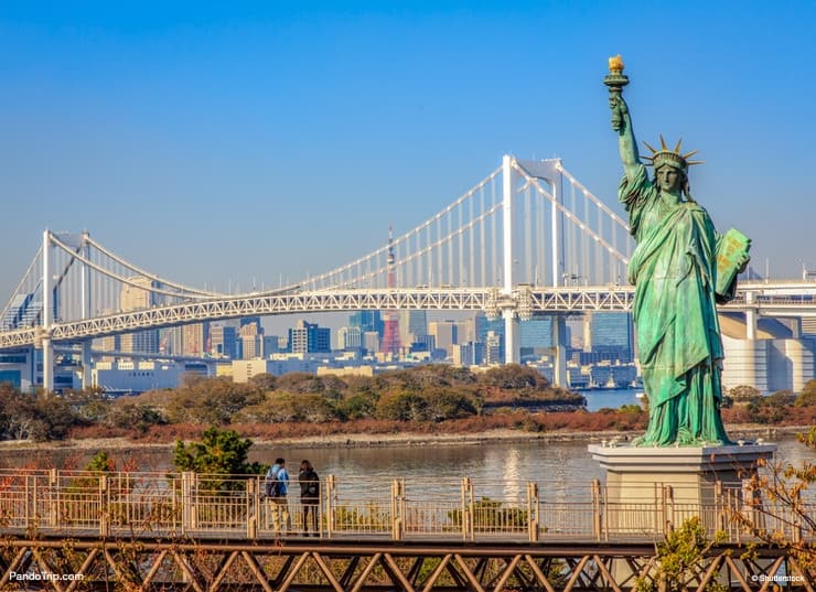 The Statue Of Liberty and the Rainbow Bridge in Odaiba, Tokyo, Japan