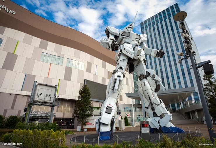 Unicorn Gundam Statue at Diver City Tokyo Plaza in Odaiba, Tokyo, Japan