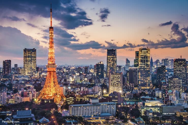 Iconic Tokyo Tower at night