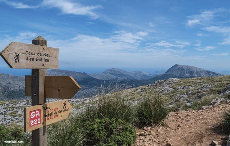 Signpost for hikers in Mallorca along the GR 221