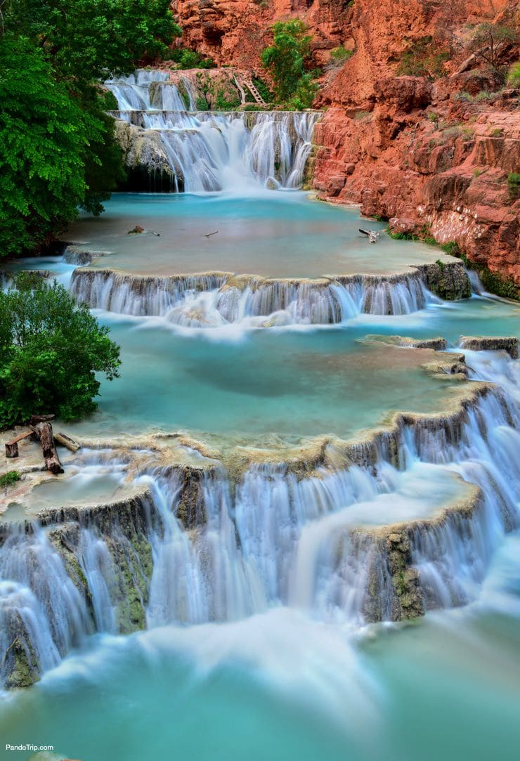 Swim under the Havasu Falls in the Grand Canyon, USA - PandoTrip.com