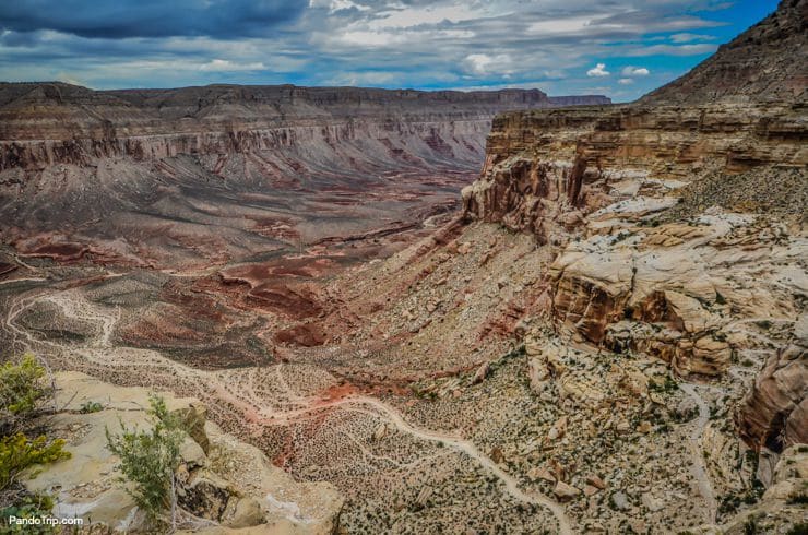 View to the trail that leads to Havasu Falls from the Hualapai Hilltop parking lot