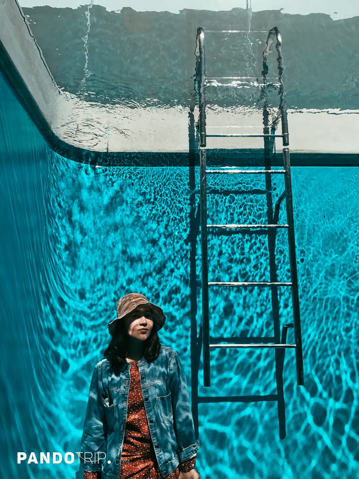 Fake Swimming Pool by Leandro Erlich in Kanazawa