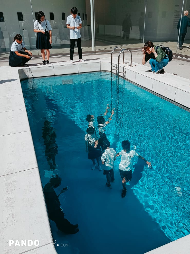 Fake Swimming Pool by Leandro Erlich in Kanazawa