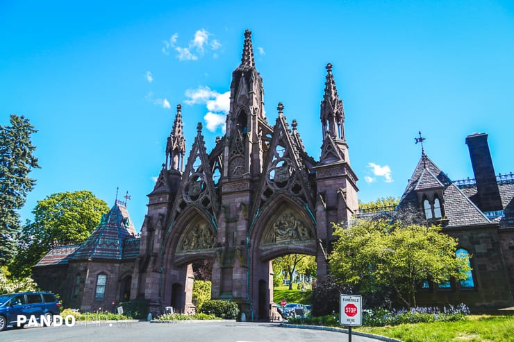 Main entrance of Green-Wood Cemetery