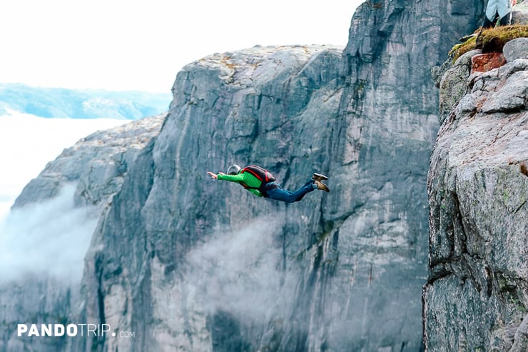 Basejumper in Kjerag, Norway