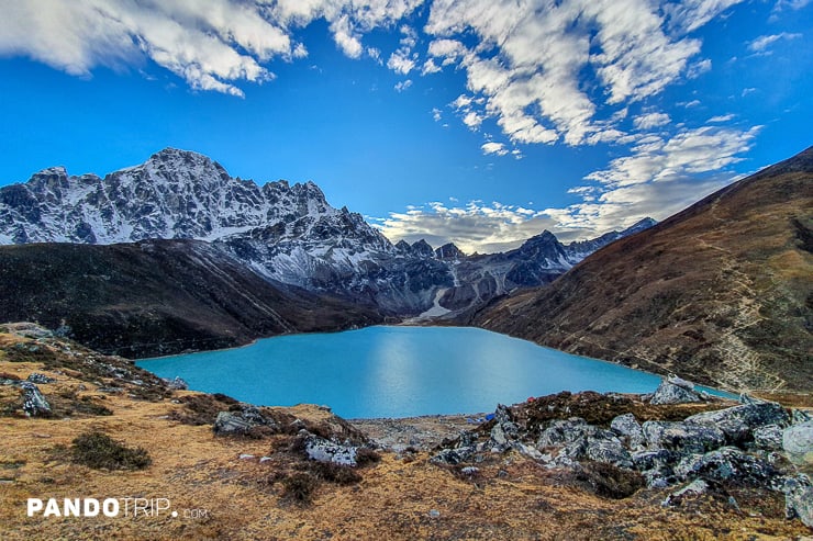 Everest base camp trek itinerary Gokyo village, Solokhumbu, Nepal. Picturesque view on famous Dudh Pokhari or Gokyo lake with marvellous turquoise water