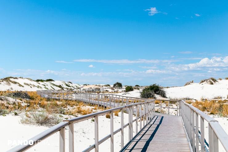 Interdune boardwalk, White Sands National Park in New Mexico, USA