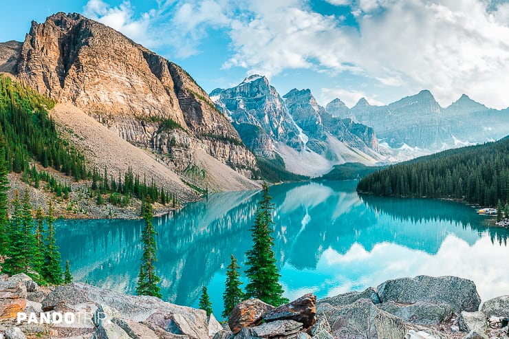 Cristal clear waters of Moraine Lake