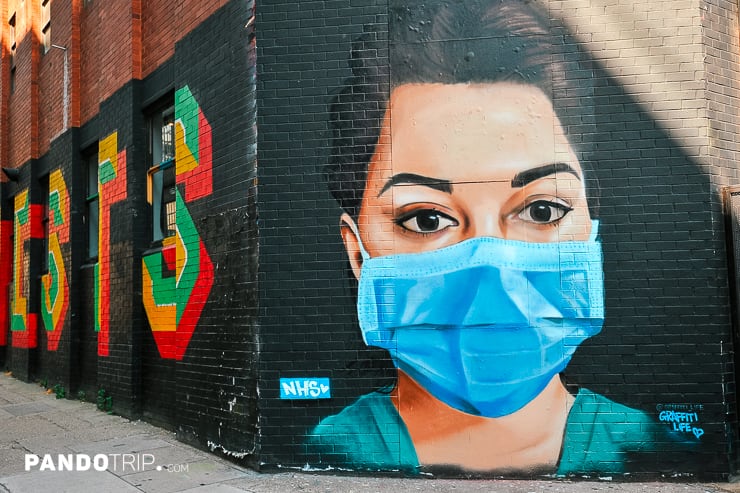 Graffiti thanking National Health System workers in London