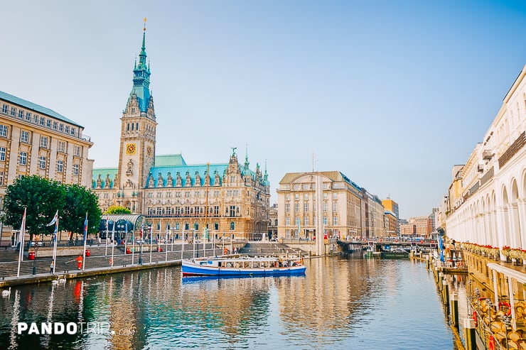 Hamburg townhall and Alster river