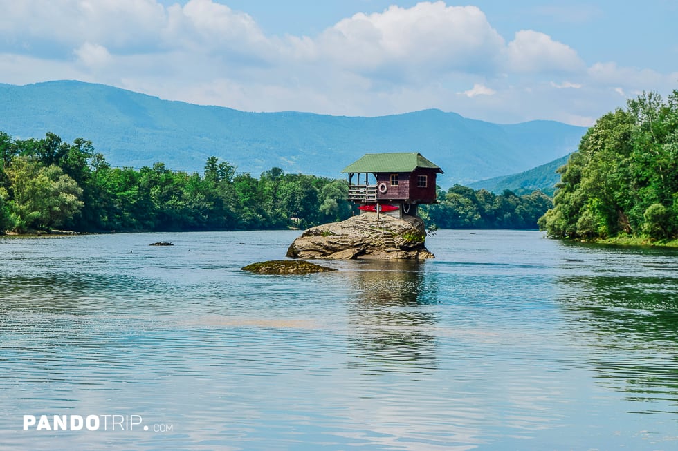 Top 10 Houses in the Middle of Nowhere