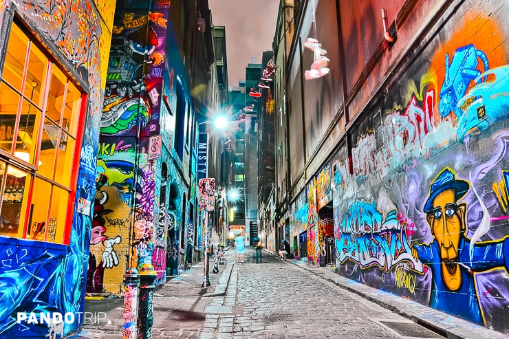 Night view of graffiti on Hosier Lane in Melbourne