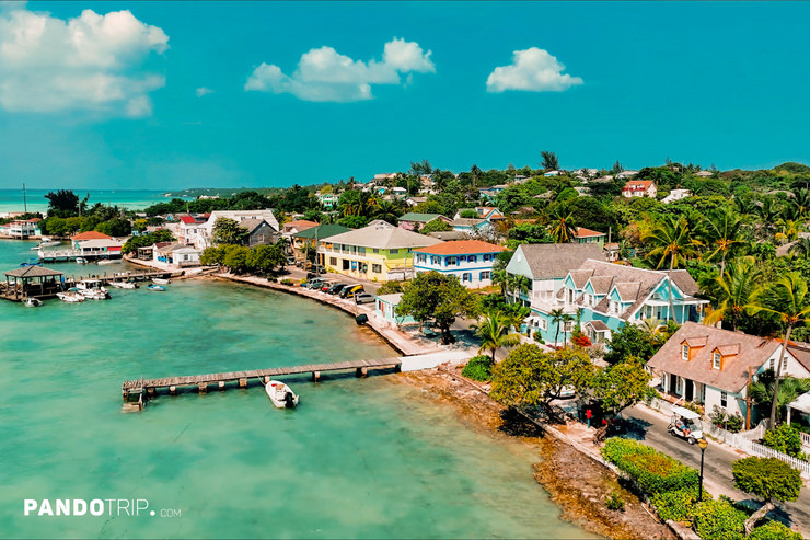 Houses in the port of Bahamas