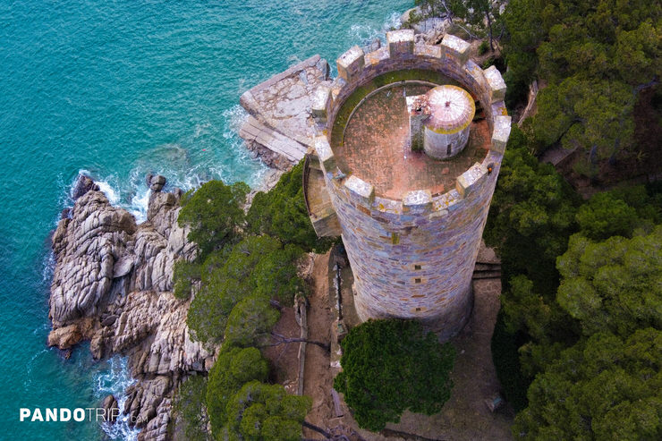 Aerial photo of Torre Valentina on a rocky outcrop in Sant Antoni de Calonge, along the scenic Camí de Ronda