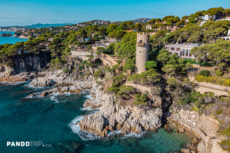 Torre Valentina, located in Sant Antoni de Calonge, with the beaches and town of Platja d'Aro in the background