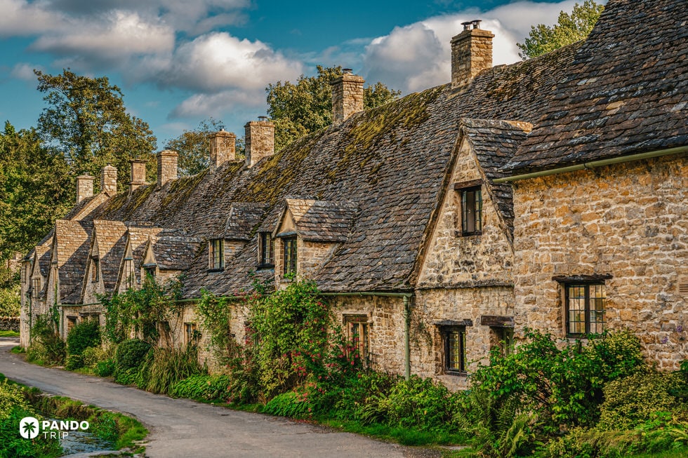 Bibury: England’s Viral Postcard Village – Is It Still Worth Visiting?
