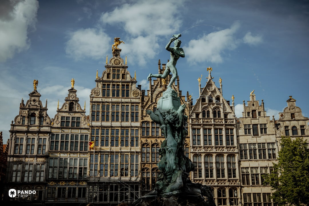 Brabo Fountain and stepped-gabled guildhouses on Antwerp’s Grote Markt