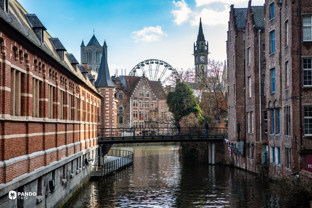 Leie canal by the Groot Vleeshuis with Ghent’s Old Post Office clock tower