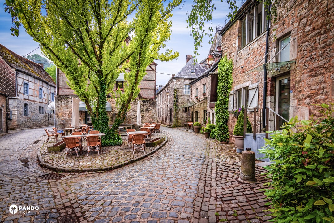 Leafy square with terrace seating and cobbled streets in Durbuy’s medieval centre
